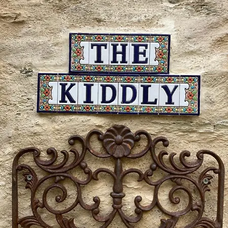 The Kiddly - Central, Old Town, Lively, Dog Friendly, Parking. Apartment
