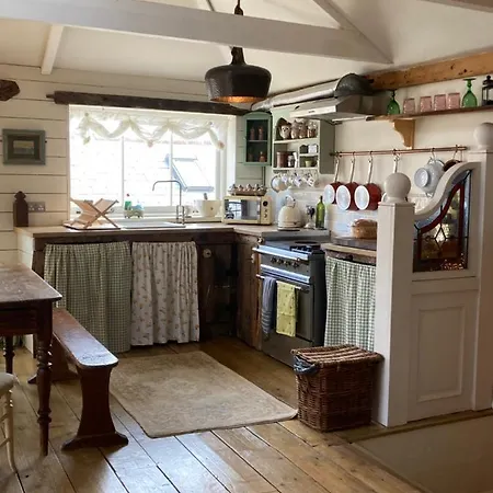 Apartment The Kiddly - Central, Old Town, Lively, Dog Friendly, Parking. *