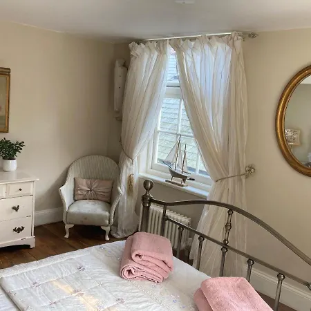 The Kiddly - Central, Old Town, Lively, Dog Friendly, Parking. Apartment