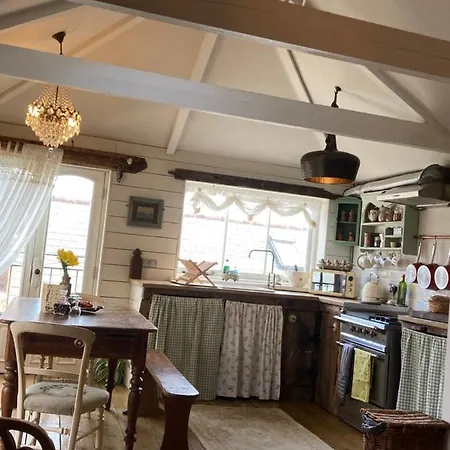 Apartment The Kiddly - Central, Old Town, Lively, Dog Friendly, Parking. *