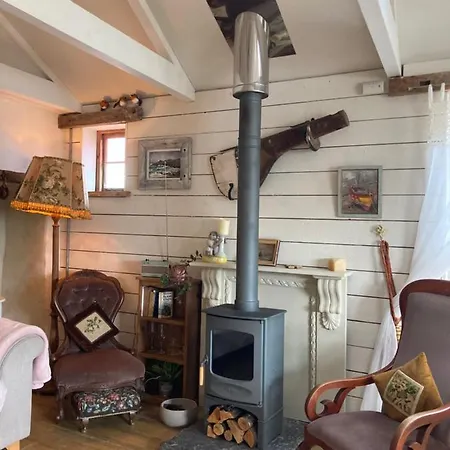 The Kiddly - Central, Old Town, Lively, Dog Friendly, Parking.